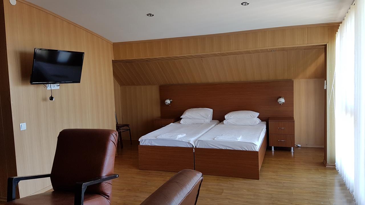 Hotel Del Mar Квариати Экстерьер фото
