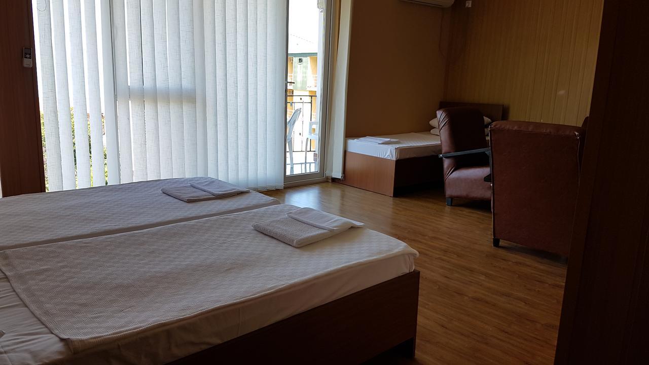 Hotel Del Mar Квариати Экстерьер фото